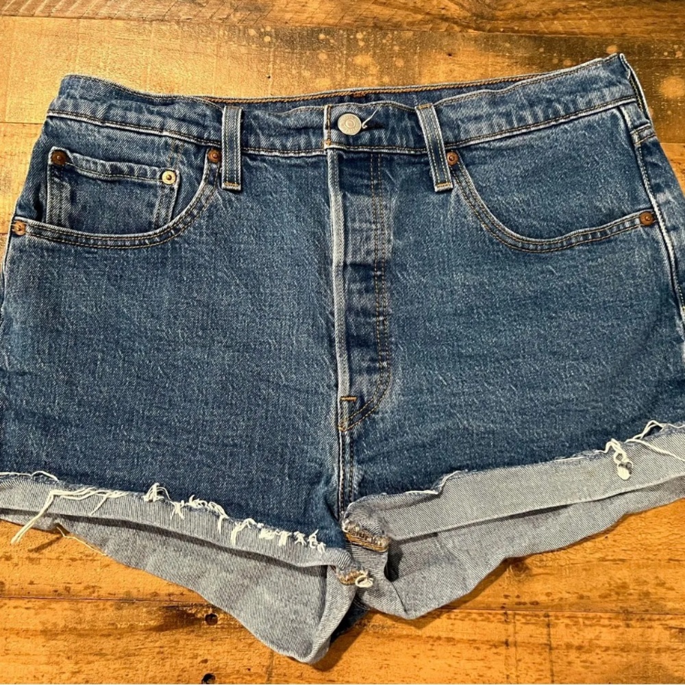 Levi’s 501 high waisted denim shorts